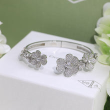 18K Frivole Seven Flowers Diamonds Bracelet