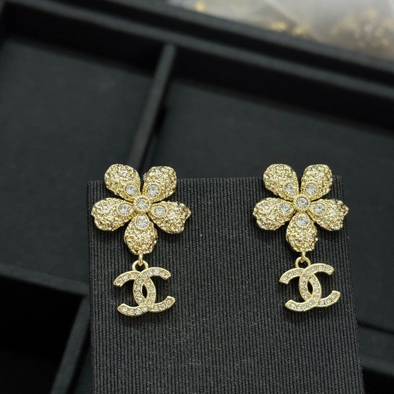 18K CC Twist Gold Diamond Earrings