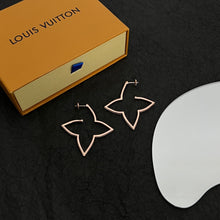 18k Louis Debuts Blossom Earrings