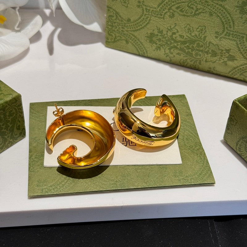 18K GG Smooth Gold Earrings