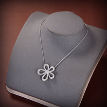 18K Flowerlace Pendant Necklace