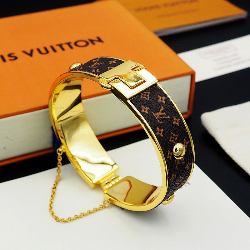18K Louis Signature Bracelet