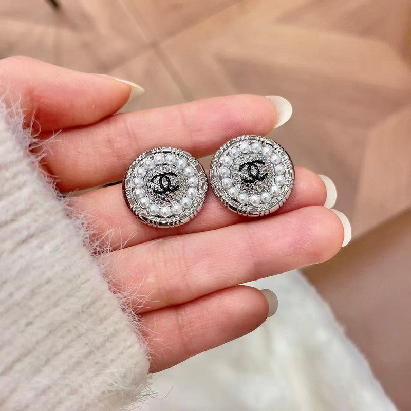 18K CC Pearl Round Vintage Earrings