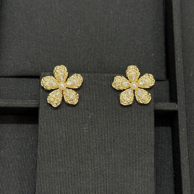 18K CC Flower Pearl Twist Gold Earrings