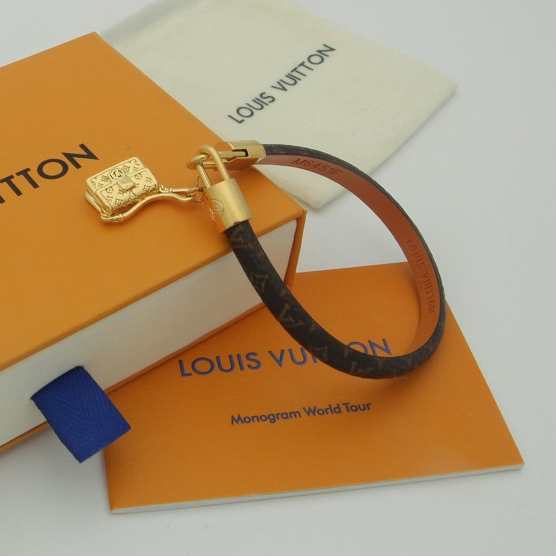 18K Louis Dauphine Charm Bracelet