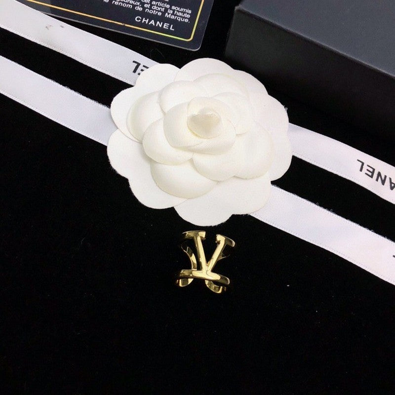 18K VLogo Signature Gold Ring
