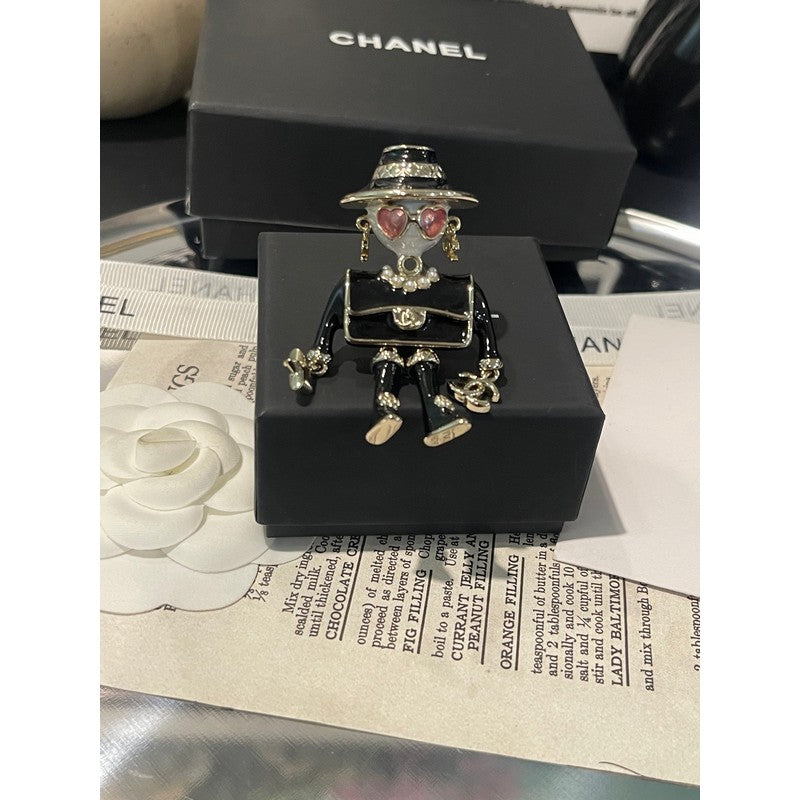 18K CC 24B Pink & Black Robot Gold Brooch