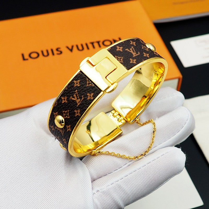 18K Louis Signature Bracelet