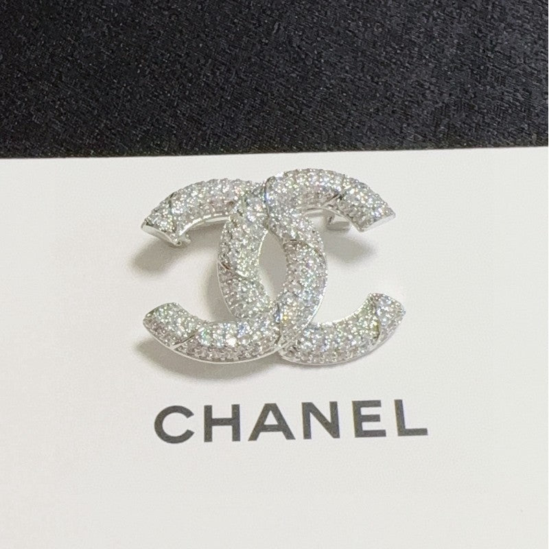 18K CC White Gold Diamond Brooch