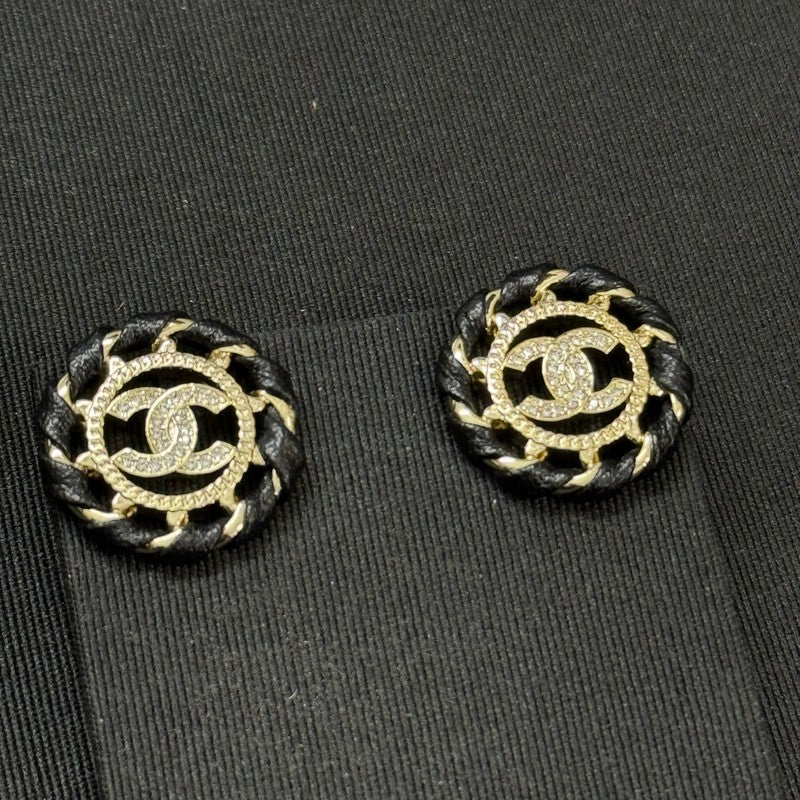 18K CC Black Leather Round Earrings