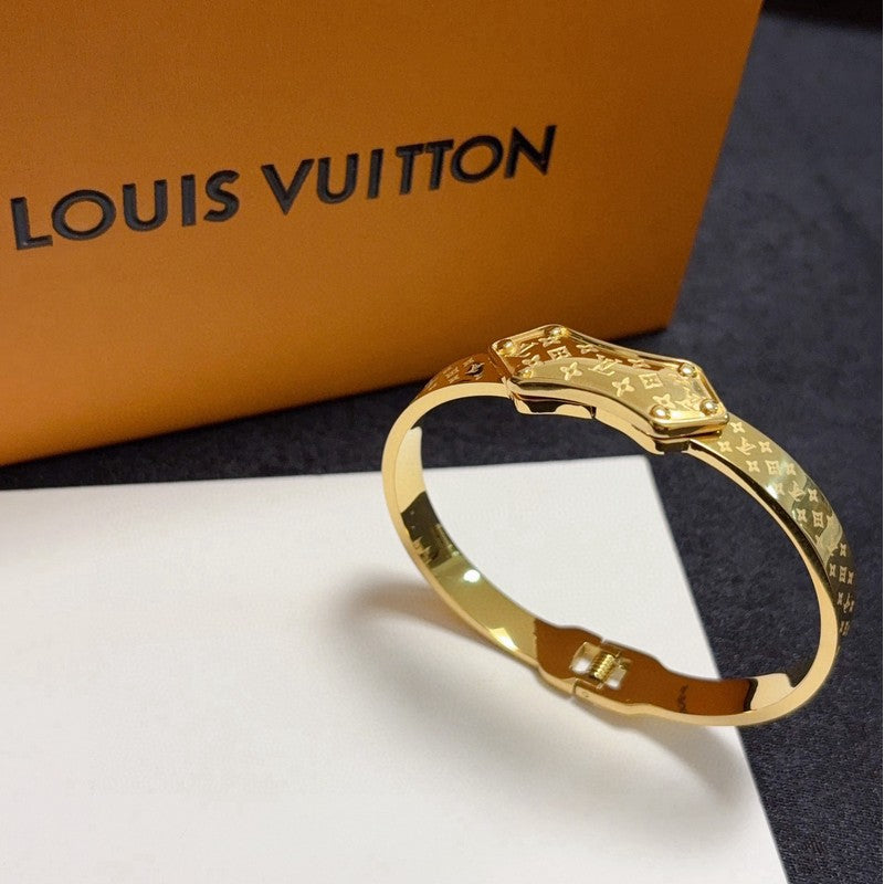 18K Louis Shield Gold Bracelet