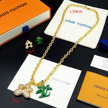 18K Louis Blooming Pendant Necklace