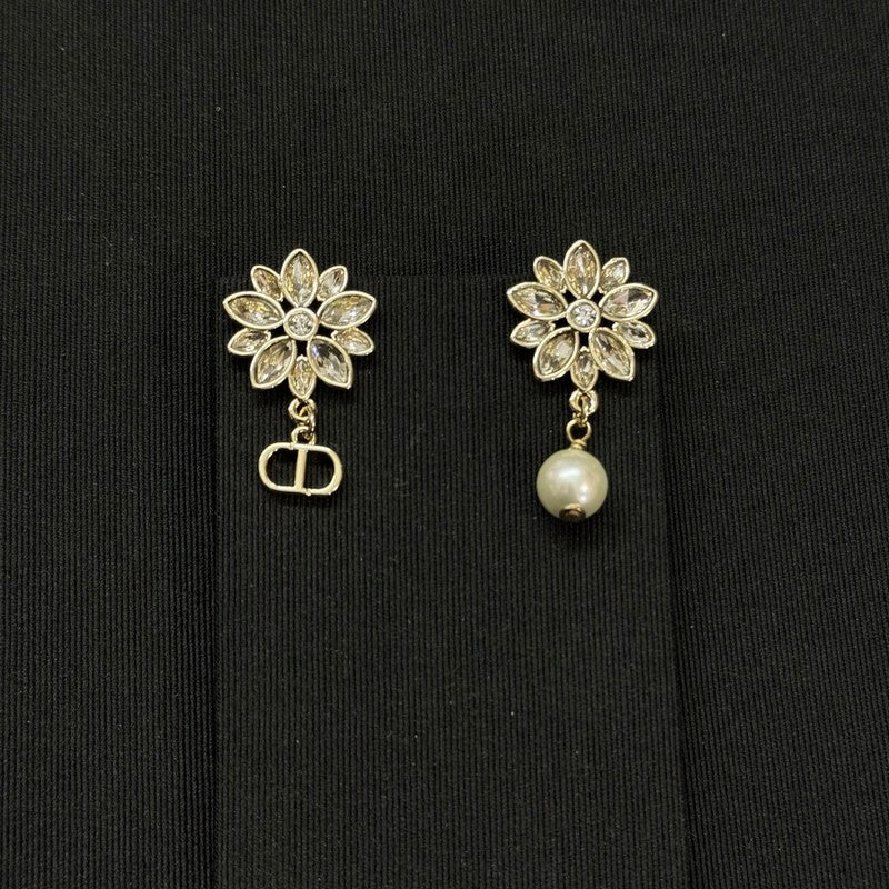 18K CD Flower Diamond Earrings