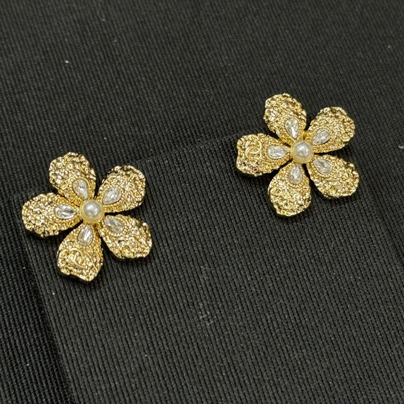 18K CC Flower Pearl Twist Gold Earrings