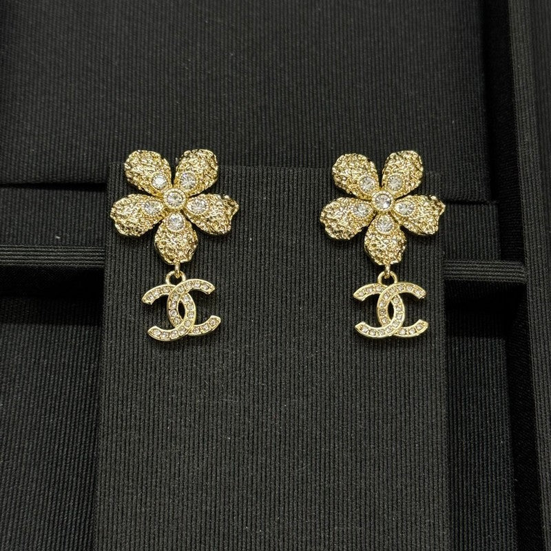 18K CC Twist Gold Diamond Earrings