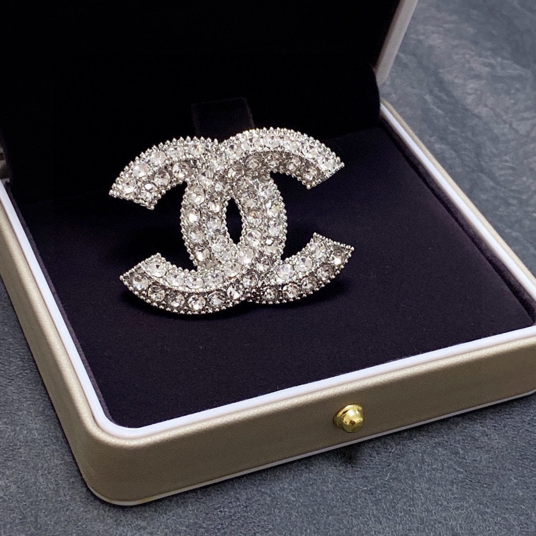 18K CC Diamonds Brooch
