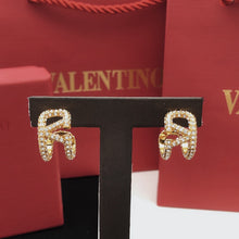 18K Vlogo Diamonds Open Earrings