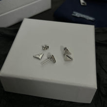 18K Pra Triangle Earrings