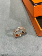 18K Collier De Chien Diamonds H Ring