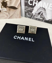 18K CC Smooth Block Earrings