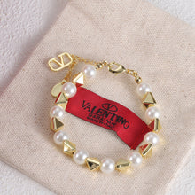 18K Vlogo Rockstud Pearls Bracelet