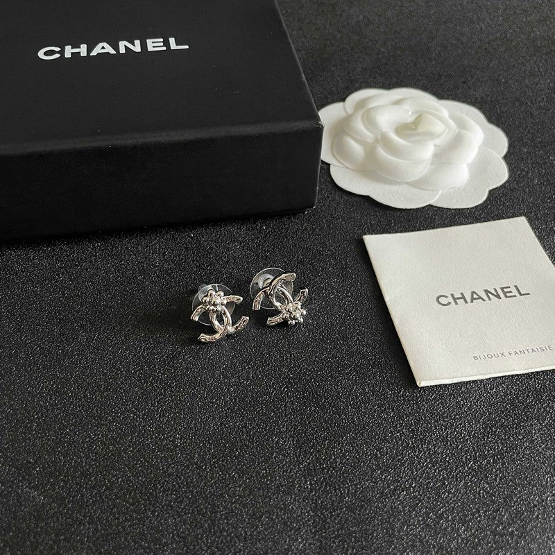 18K CC Vintage Flower Gold Earrings