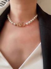 18K VLogo Pearls Choker Necklace