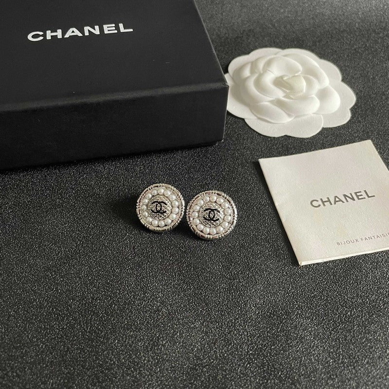 18K CC Pearl Round Vintage Earrings