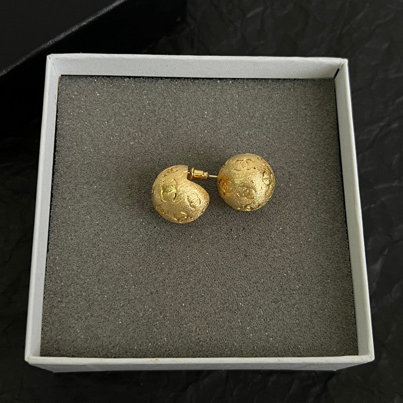 18K CC Gold Round Earrings