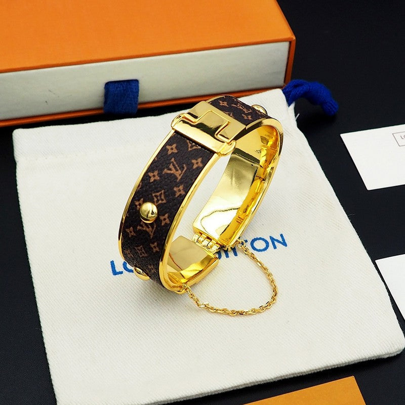 18K Louis Signature Bracelet