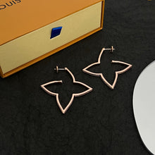 18k Louis Debuts Blossom Earrings