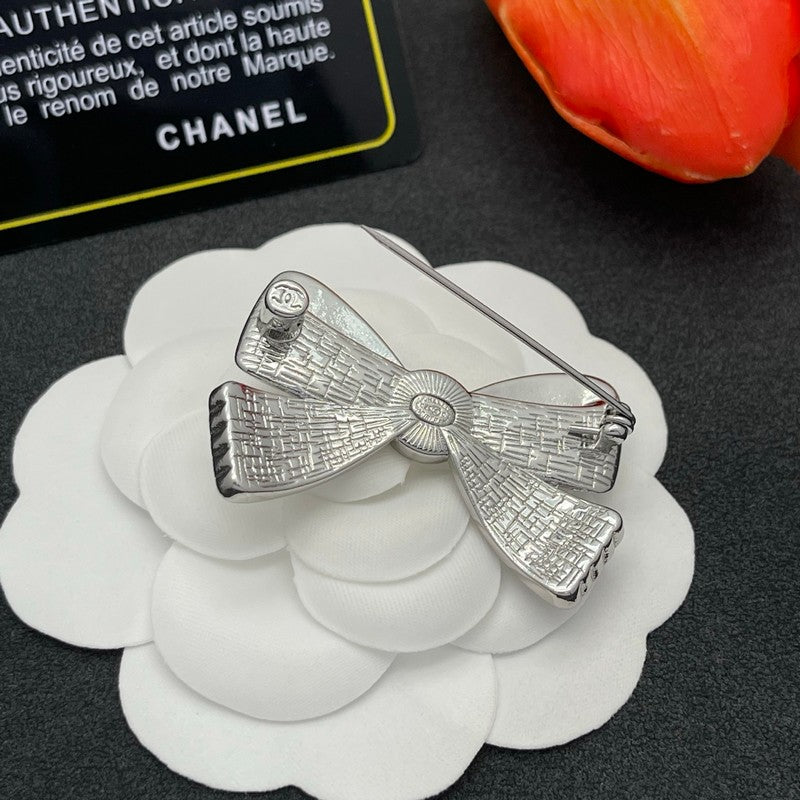 18K CC Bow Tie Gold Brooch