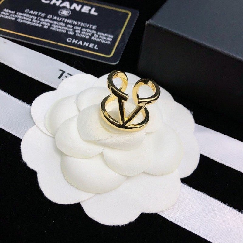18K VLogo Signature Gold Ring