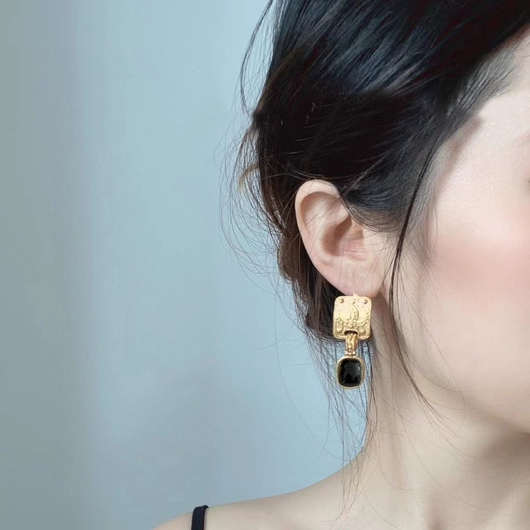 18K CC Black Pearl Earrings