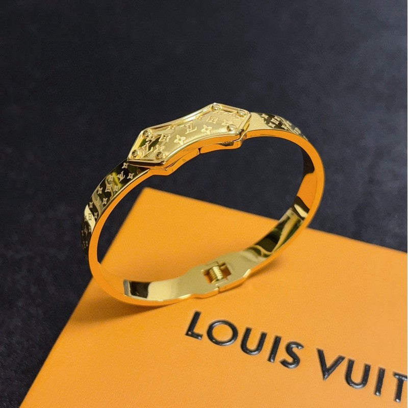 18K Louis Shield Gold Bracelet
