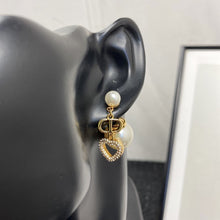 18K CD 30 Montaigne Heart Earrings