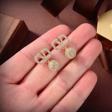 18K Vlogo Diamonds Earrings