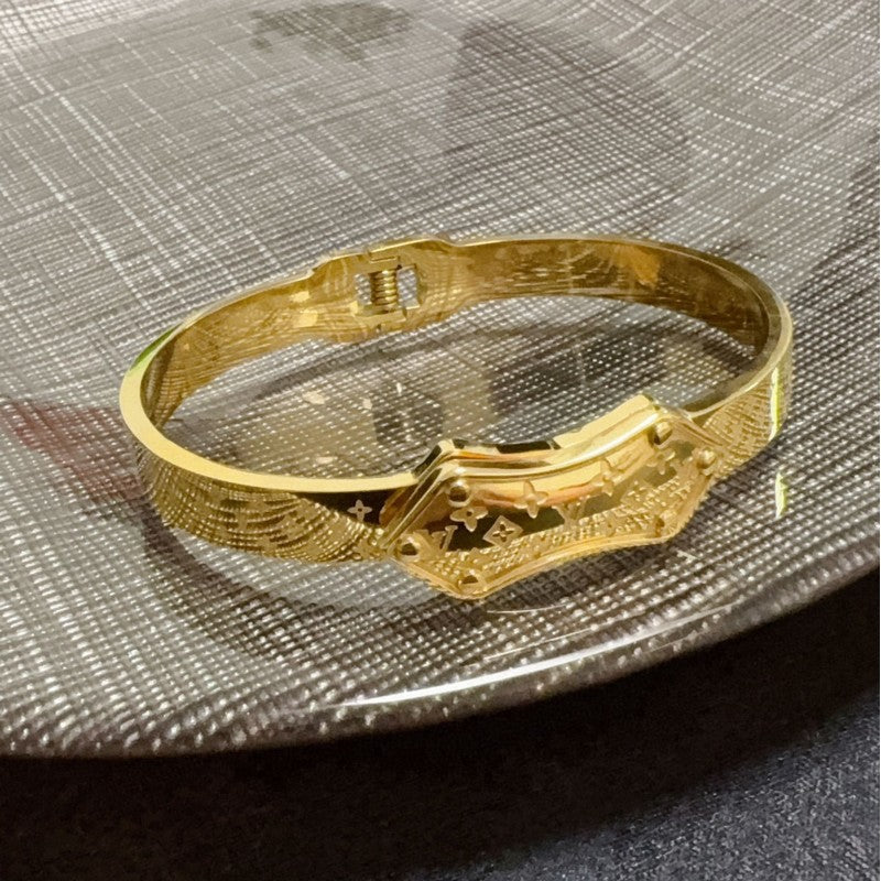 18K Louis Shield Gold Bracelet