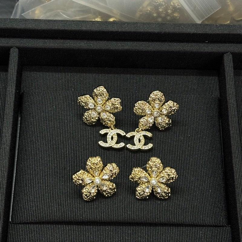 18K CC Twist Gold Diamond Earrings