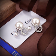 18K CD Tribales White Resin Pearls Earrings