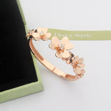 18K Frivole Seven Flowers Bracelet