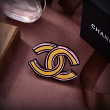 18K CHANEL CC Yellow Brooch