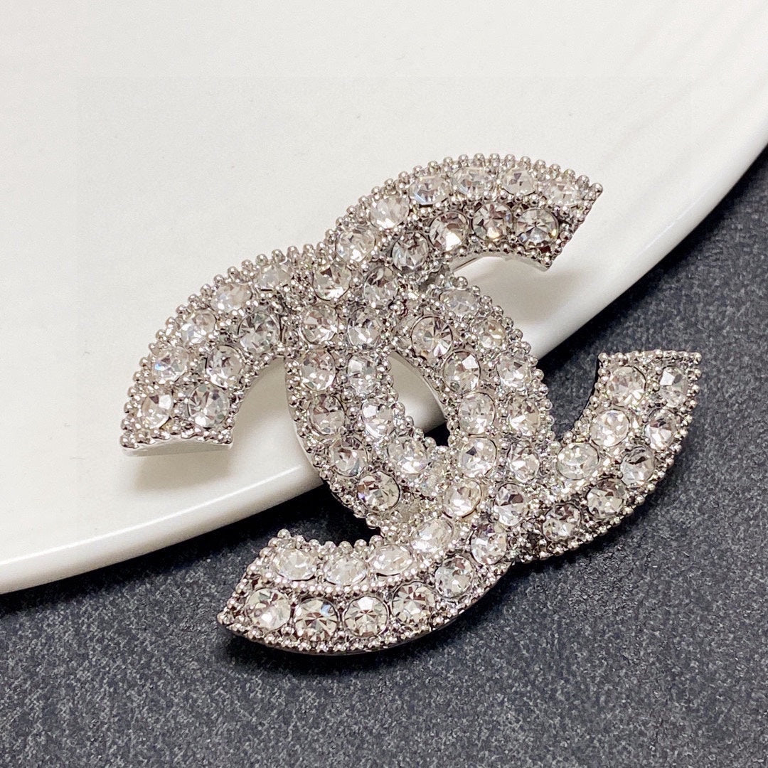18K CC Diamonds Brooch