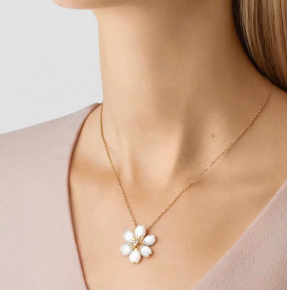 18K Rose de No?l Necklace