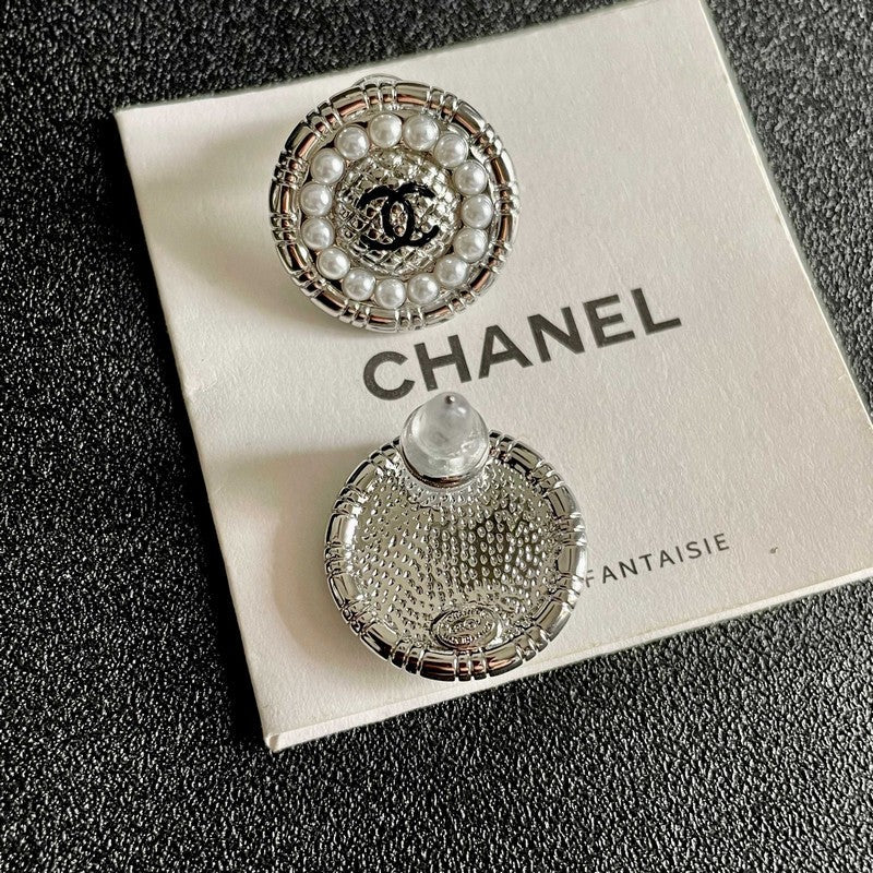 18K CC Pearl Round Vintage Earrings