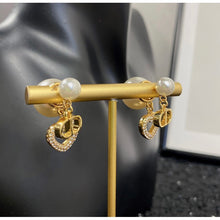 18K CD 30 Montaigne Heart Earrings