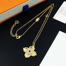 18K Louis Medaillon Necklace