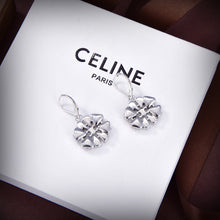 18K Triomphe Daisy Earrings