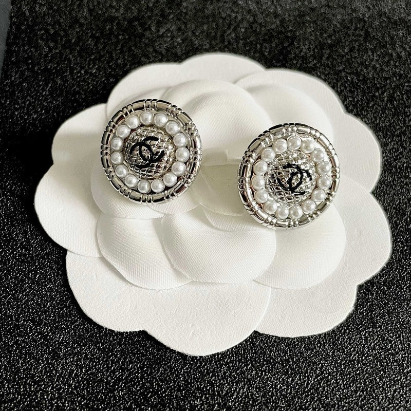 18K CC Pearl Round Vintage Earrings