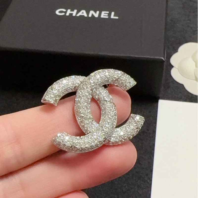 18K CC White Gold Diamond Brooch